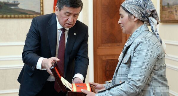 Фармони Президент барои додани медал ба афсари кушташуда дар марзи Қирғизистону Тоҷикистон - Sputnik Тоҷикистон