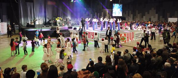 Мавлуди Оқохони IV бо ҳузури 7 ҳазор мурид дар Маскав таҷлил шуд - YouTube - Sputnik Тоҷикистон