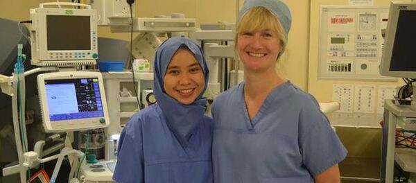 Впервые в истории в операционной были использованы одноразовые стерильные хиджабы Впервые в истории в операционной были использованы одноразовые стерильные хиджабы - Sputnik Таджикистан