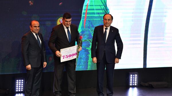 Таджикские спортсмены получают премию президента - Sputnik Таджикистан