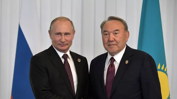 12 августа 2018. Президент РФ Владимир Путин и президент Казахстана Нурсултан Назарбаев (справа) во время встречи в рамках V Каспийского саммита в Актау - Sputnik Тоҷикистон