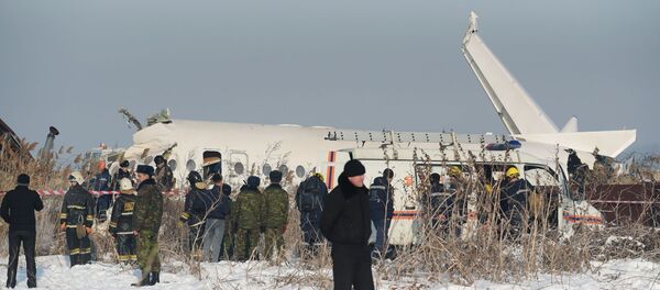 Крушение пассажирского самолета в Казахстане - Sputnik Таджикистан