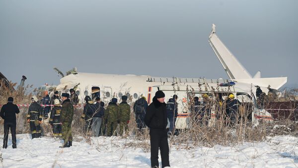 Крушение пассажирского самолета в Казахстане - Sputnik Таджикистан