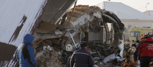 Крушение пассажирского самолета в Казахстане - Sputnik Таджикистан