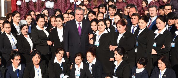 Президент Республики Таджикистан Эмомали Рахмон посетил школу интернат в районе Рудаки - Sputnik Тоҷикистон