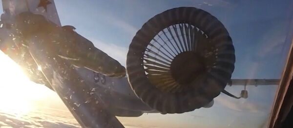 Эффектные кадры дозаправки в воздухе истребителей МиГ-31БМ и Су-34 - YouTube Эффектные кадры дозаправки в воздухе истребителей МиГ-31БМ и Су-34 - YouTube - Sputnik Таджикистан