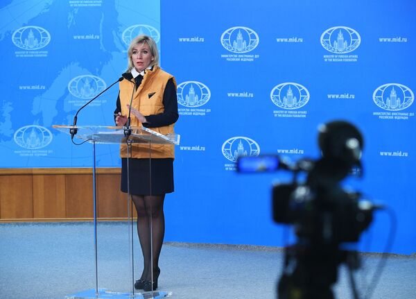 Официальный представитель министерства иностранных дел России Мария Захарова во время брифинга в Москве - Sputnik Таджикистан