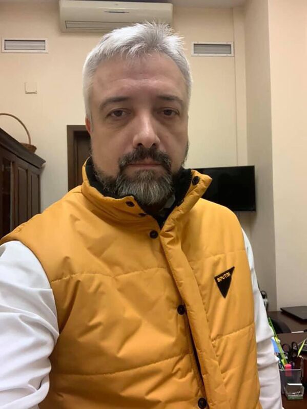 Российский журналист, политический деятель Евгений Примаков во время флешмоба в поддержку Sputnik Эстония - Sputnik Таджикистан