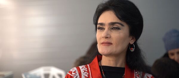 Соҳиба Давлатшоева дар бораи ҳаёти шахсӣ консерт дар Маскав ва мушкили санъати тоҷик гуфт - YouTube - Sputnik Тоҷикистон