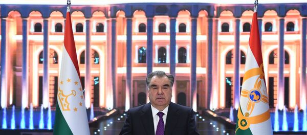 Рахмон поздравил граждан Таджикистана с Новым годом - Sputnik Тоҷикистон