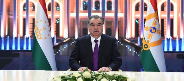 Рахмон поздравил граждан Таджикистана с Новым год - видео - Sputnik Таджикистан