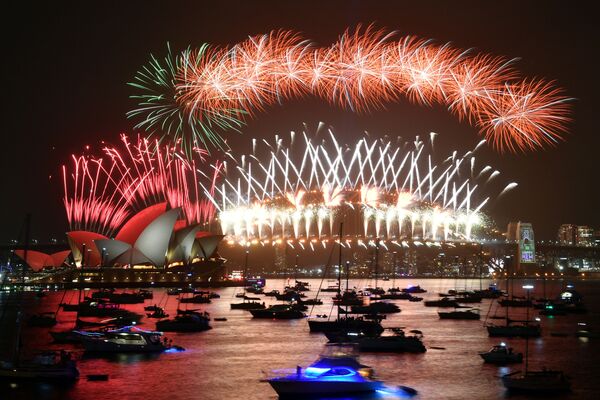 Салют во время празднования Нового года в Сиднее, Австралия  - Sputnik Таджикистан