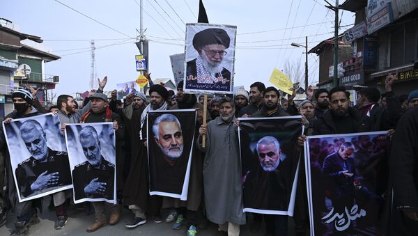 В Иране тысячи человек по всей стране вышли на митинг после убийства генерала Сулеймани - Sputnik Таджикистан