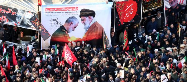 Траурное шествие по случаю прощания с иранским генералом Касемом Сулеймани, убитым во время авиаудара в Багдаде - Sputnik Тоҷикистон