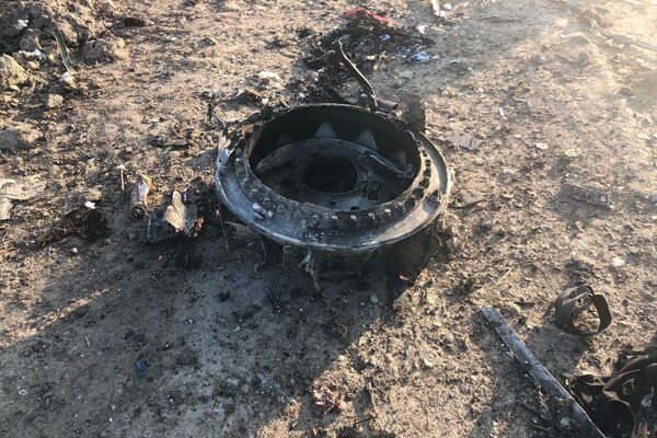 Обломки на месте крушения саомлета в Иране - Sputnik Таджикистан