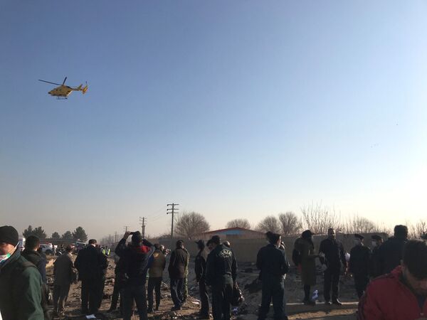 Спасатели на месте крушения самолета в Иране - Sputnik Таджикистан