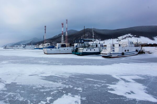 Корабли на озере Байкал - Sputnik Таджикистан