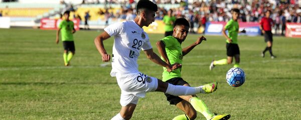 Нападающий сборной Таджикистана и ФК Истиклол Шахром Самиев Нападающий сборной Таджикистана и ФК Истиклол Шахром Самиев - Sputnik Таджикистан