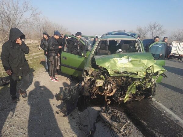 Бархӯрди маргбори 2 “Опел зафира” дар роҳи Душанбе-Чаноқ-аксҳо - Sputnik Тоҷикистон