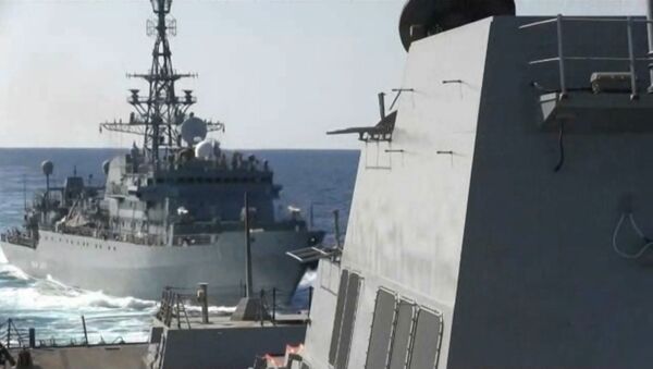 Российский корабль и американский эсминец чуть не столкнулись в Аравийском море - Sputnik Таджикистан