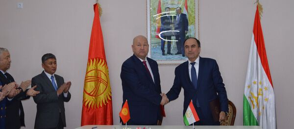 Кыргызстан и Таджикистан подписали протокол по итогам обсуждения приграничных вопросов - Sputnik Тоҷикистон
