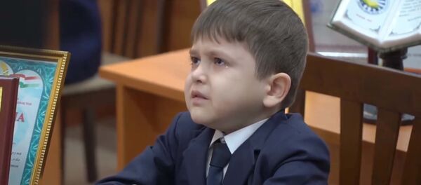 Рахмон поможет вылечить 10-летнего школьника из Таджикистана - Sputnik Тоҷикистон