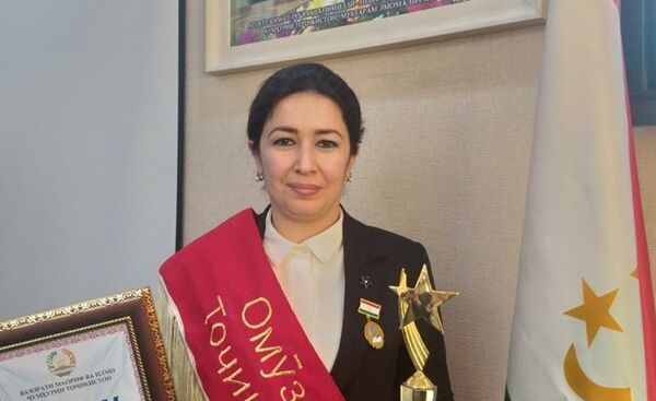 Дилафрӯз Карима ғолиби озмуни Омӯзгори соли Тоҷикистон - 2019 - Sputnik Тоҷикистон