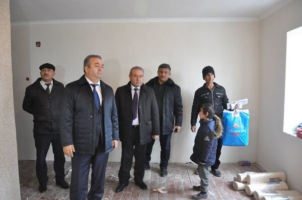 Занеро, ки Раҳмон дар навор диду таъриф кард: навсозии хонаю тақдими пул-аксҳо - Sputnik Тоҷикистон