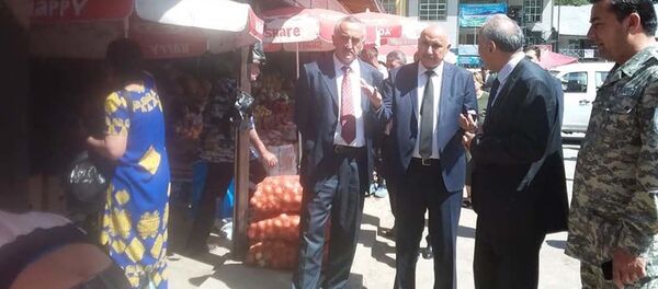 Ёдгор Файзов, раиси ВМКБ ва Маҳмадтоҳир Зокирзода, муовини нахуствазири Тоҷикистон дар бозори Хоруғ Ёдгор Файзов, раиси ВМКБ ва Маҳмадтоҳир Зокирзода, муовини нахуствазири Тоҷикистон дар бозори Хоруғ - Sputnik Тоҷикистон