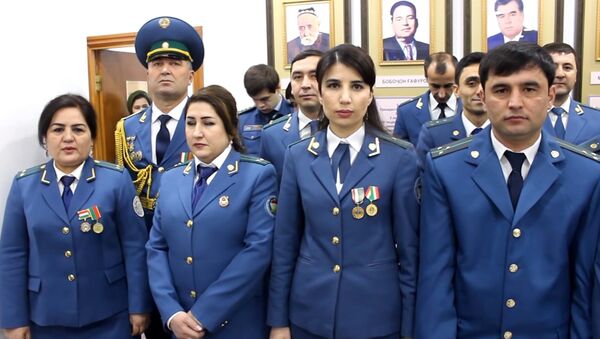 Сотрудники таможенной службы Таджикистана - Sputnik Таджикистан