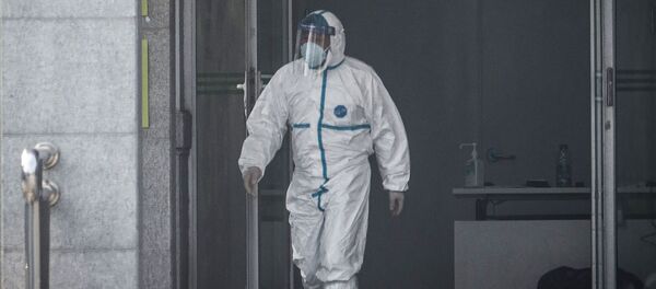 Работники скорой помощи в больнице города Уханя в китайской провинции Хубэй Работники скорой помощи в больнице города Уханя в китайской провинции Хубэй - Sputnik Таджикистан