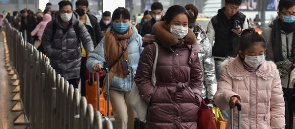 Пассажиры следуют на поезд в Шанхае Пассажиры следуют на поезд в Шанхае - Sputnik Тоҷикистон