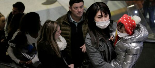 Пассажиры в масках из Китая Пассажиры в масках из Китая - Sputnik Таджикистан