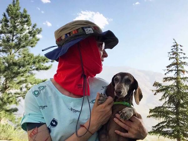 Ба саёҳати дунё бо дучарха ва саг - Sputnik Тоҷикистон