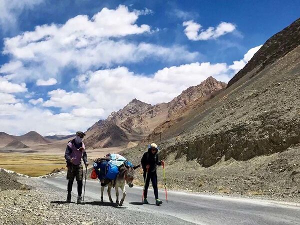 Ба саёҳати дунё бо дучарха ва саг - Sputnik Тоҷикистон