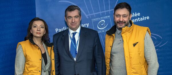 Глава Sputnik Эстония Елена Черышева, председатель комитета Государственной Думы РФ по международным делам Леонид Слуцкий и исполнительный директор МИА Россия сегодня Кирилл Вышинский - Sputnik Таджикистан