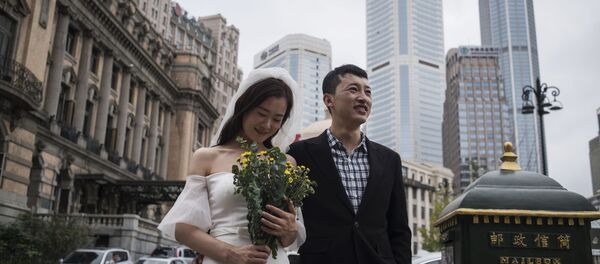 Молодожены в городе Далянь, архивное фото Молодожены в городе Далянь, архивное фото - Sputnik Таджикистан