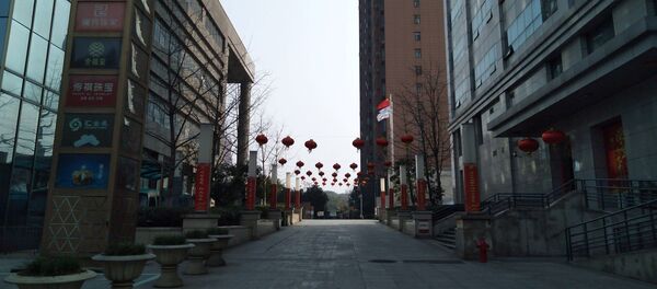 Пустынная улица в Ухане, Китай - Sputnik Тоҷикистон