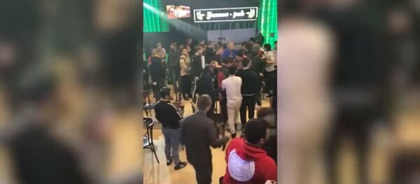 Массовая драка на турнире ММА в Москве  - Sputnik Таджикистан