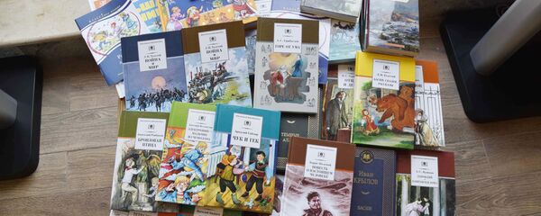 Раздача книг в Россотрудничестве - Sputnik Таджикистан