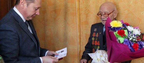 ИҶБВ дар Тоҷикистон аз дасти намояндаи Русия мукофот мегирад ИҶБВ дар Тоҷикистон аз дасти намояндаи Русия мукофот мегирад - Sputnik Тоҷикистон