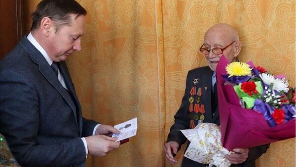 Путин наградил медалями троих жителей Согдийской области  - Sputnik Таджикистан