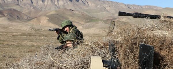 Учения мотострелков 201-й РВБ на полигоне Ляур - Sputnik Таджикистан