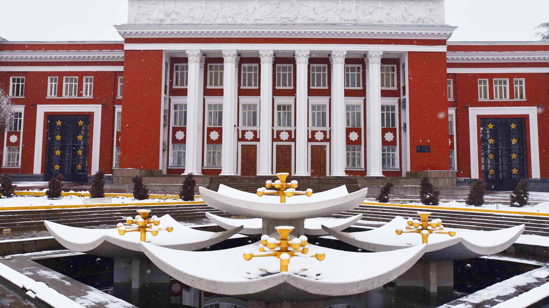 Здание парламента Республики Таджикистан - Sputnik Таджикистан, 1920, 07.01.2022