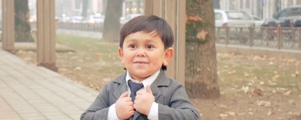 Абдурозик показывает как надо познакомится с девушкой - Sputnik Тоҷикистон