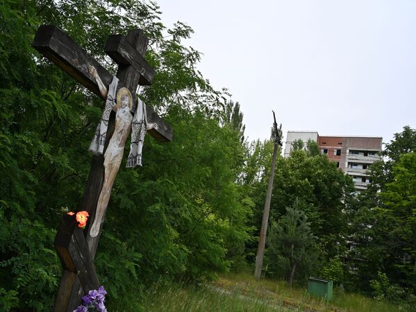 Распятие в городе-призраке Припять, июнь 2019 - Sputnik Таджикистан