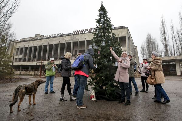 Новогодняя елка в Припяти после аварии на ЧАЭС впервые была наряжена в 2019 - Sputnik Таджикистан