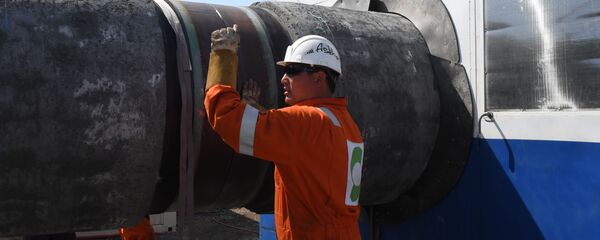Рабочий на участке строительства газопровода Северный поток-2 - Sputnik Тоҷикистон