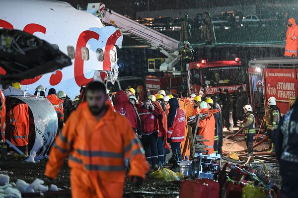 Крушение самолета в Стамбуле - Sputnik Таджикистан