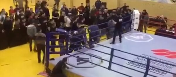 Драка с поножовщиной на турнире MMA в Казахстане - YouTube Драка с поножовщиной на турнире MMA в Казахстане - YouTube - Sputnik Таджикистан